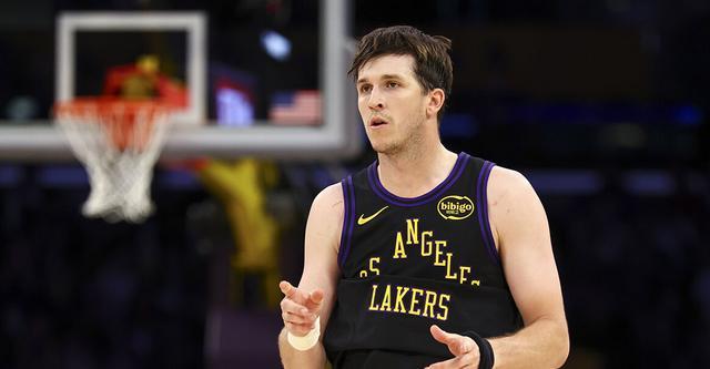 开云官网-曝湖人计划在今年夏天 为里夫斯提供一份5年2.4亿美元的合同