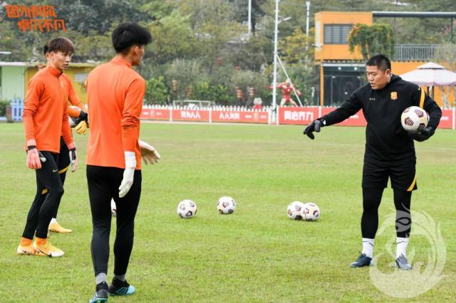 开云体育下载APP-李雷雷：我不是严厉的教练 好的门将教练脚法都好